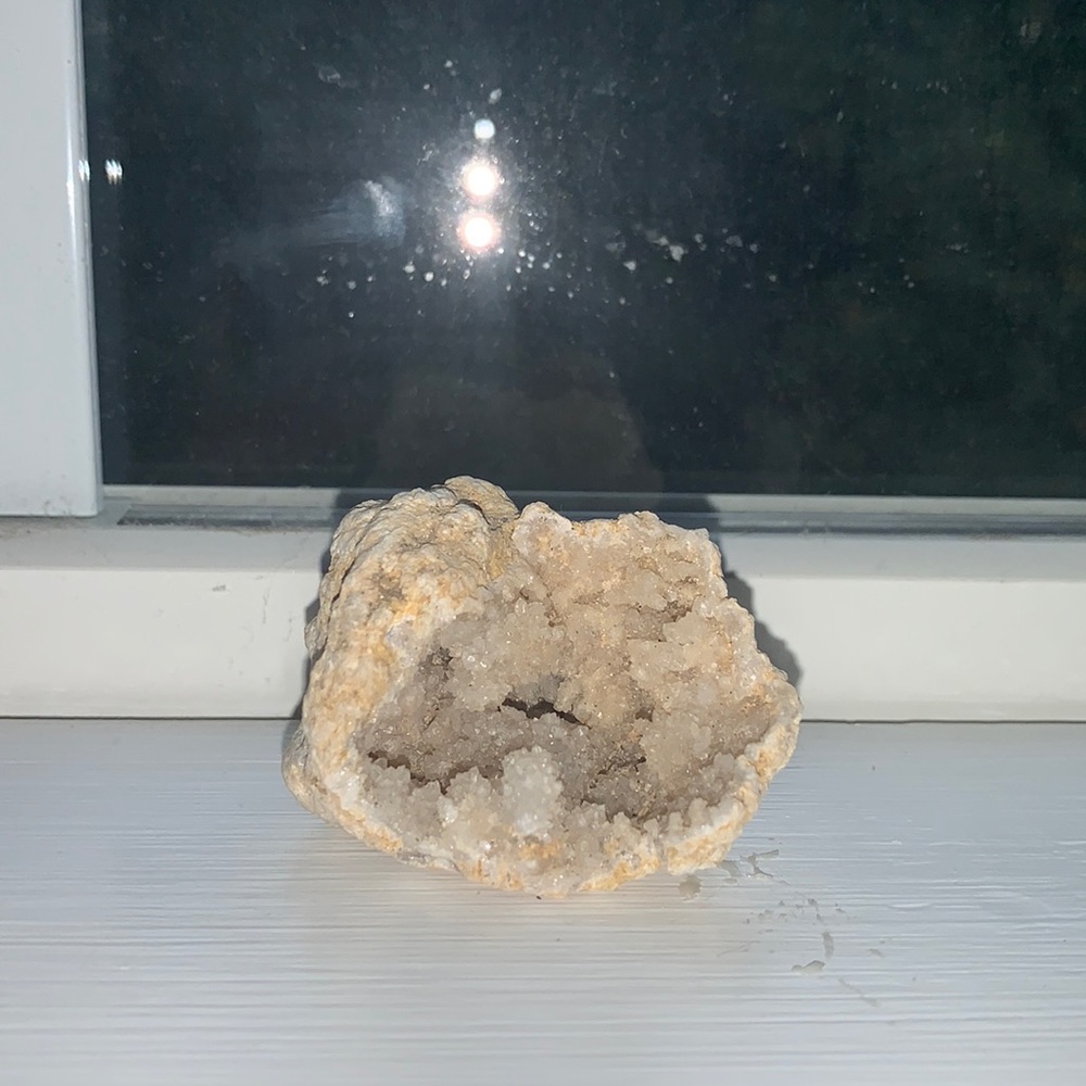 Very pretty white crystal geode